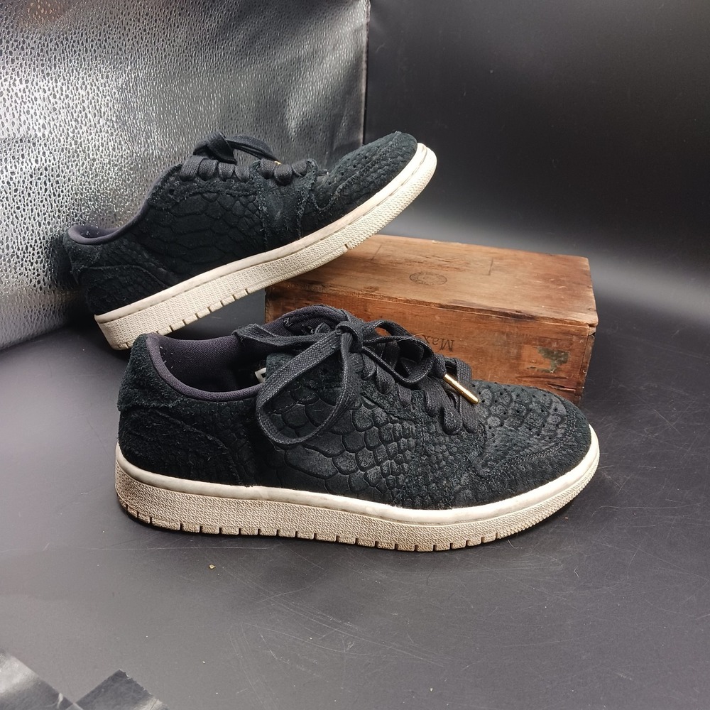 Nike Air Jordan 1 Retro Low Black Python Womens Size 6.5 Sneaker AJ6004-010